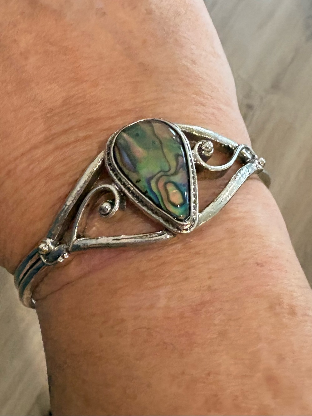 Handcrafted Abalone Teardrop Silver-Tone Cuff Bracelet - Green Blue Pearl Sheen